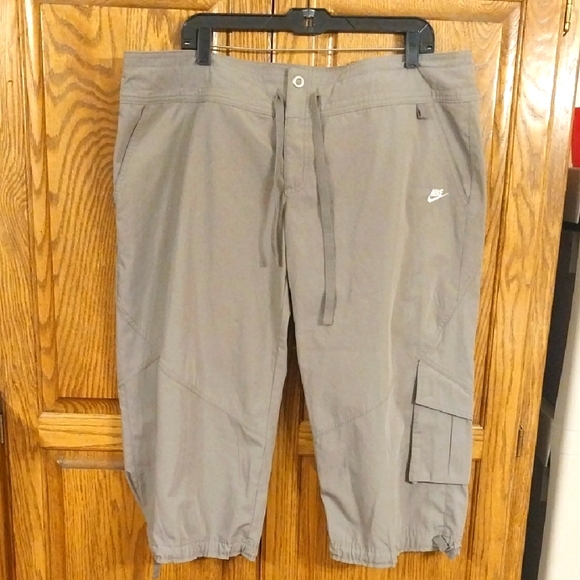 Nike Women's Taupe Capris with Side Pocket - Picture 1 of 8